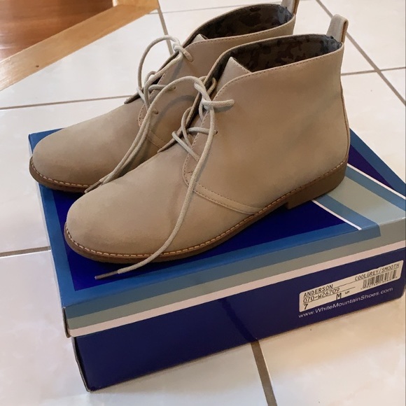 White Mountain taupe suede “Anderson Bootie” - Picture 2 of 7